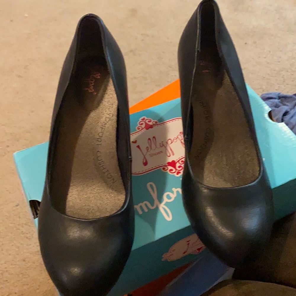 Black wedges